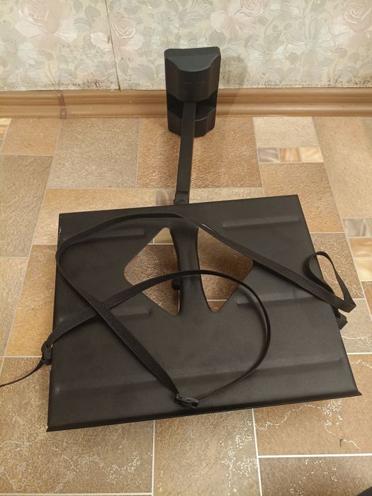 Полиця настінна металева.