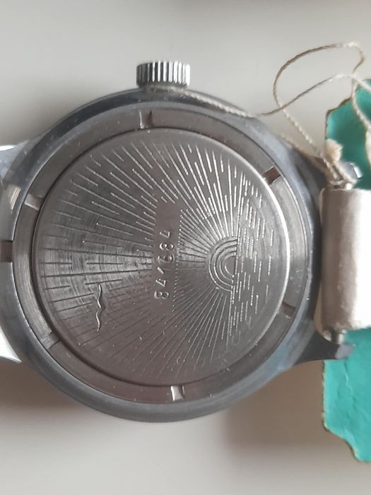 Nowy radziecki nakręcany zegarek Boctok