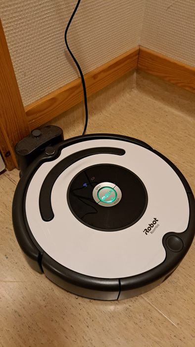 Roomba робот пилосос