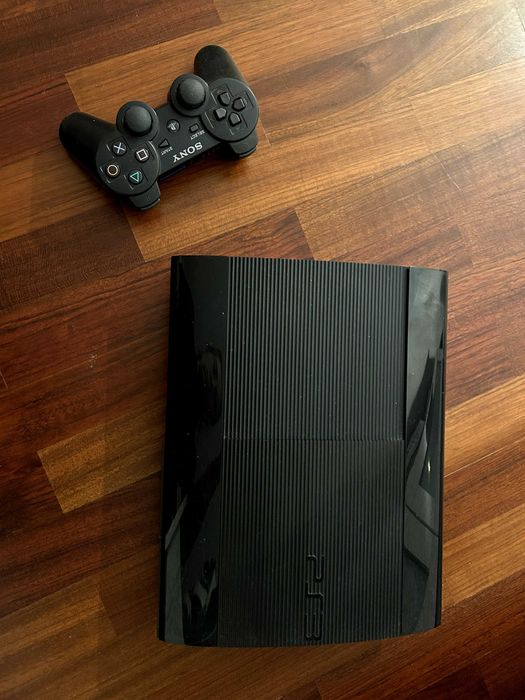 PS3 boa + Comando + Move (e 2 jogos) + Jogos (HP, GTA, Heavy Rain)