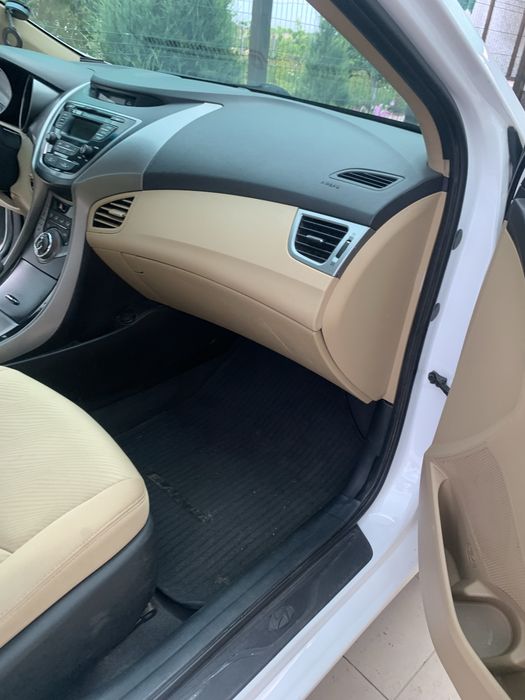 Hyundai Elantra 2013 року