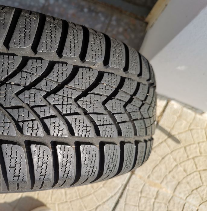 Pneu Dunlop sobresselente + Macaco