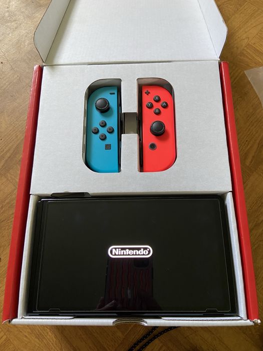Konsola NINTENDO Switch OLED Model Czerwono-Niebieski