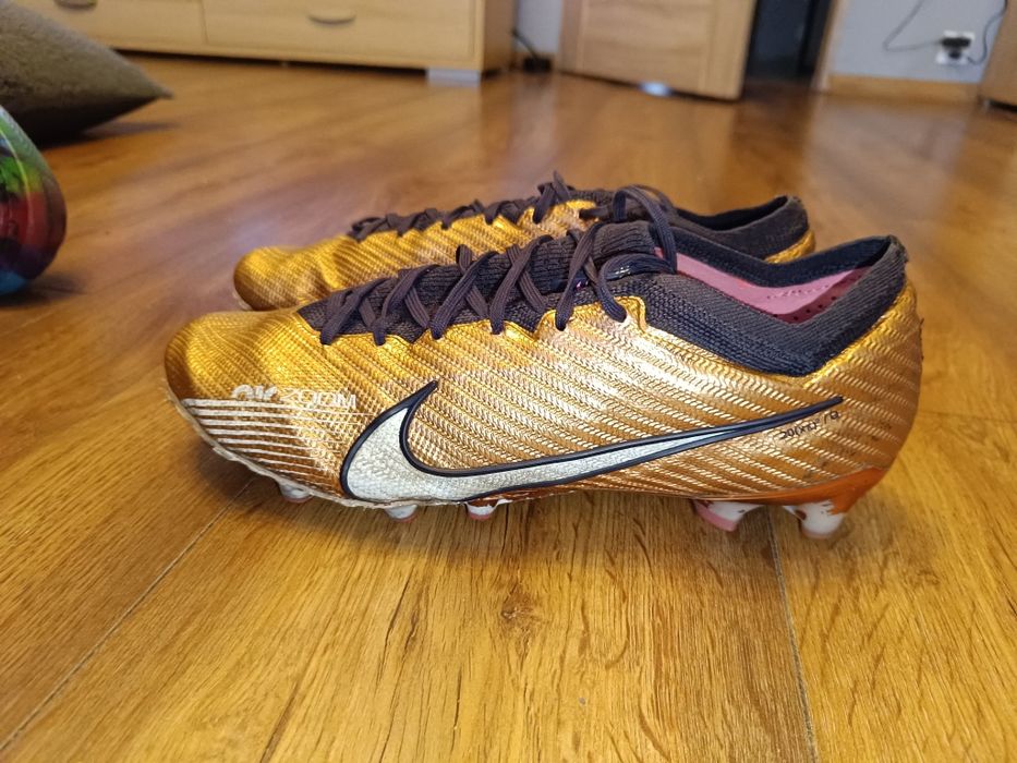 Używane korki profesjonalne Nike Zoom vapor 15 Elite Qatar Ag roz. 43