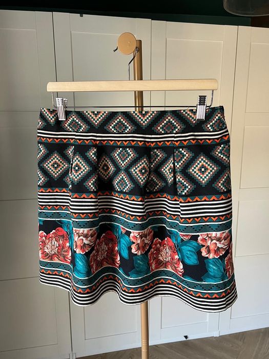 Spódniczka mini w kwiaty rozmiar 40 L marki Promod