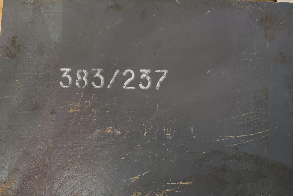 Цанги,патроны и ключ.