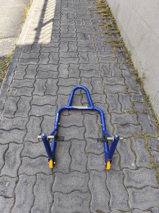 Suporte universal de elevação traseiro para motas