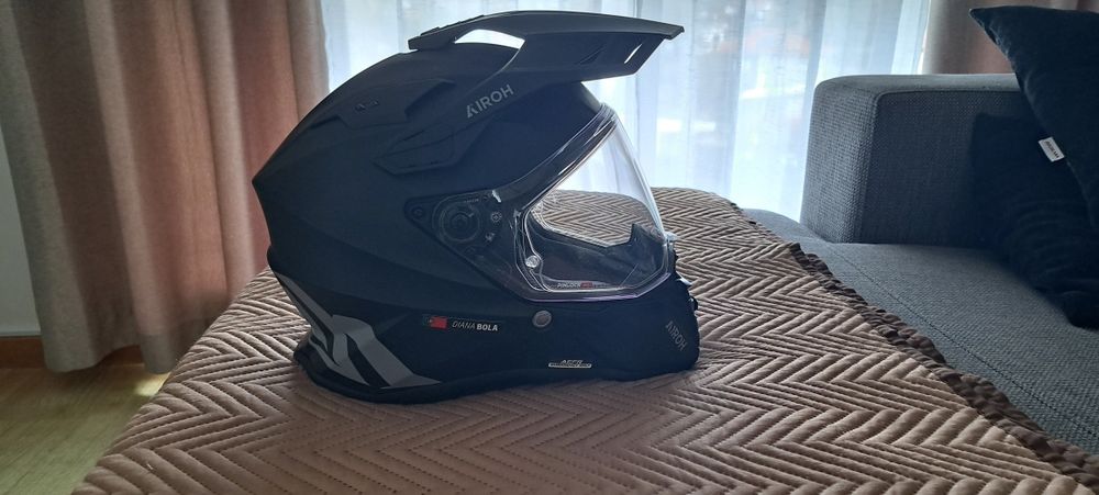 Capacete Airoh preto mate