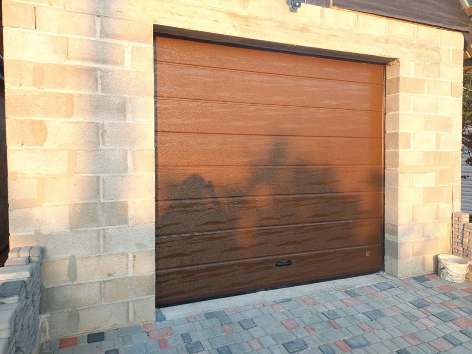 Секційні ворота з автоматикою / ролети / вулична автоматика