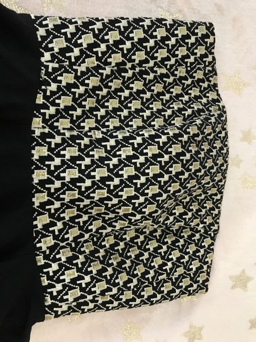 Sukienka czarno-złota 36