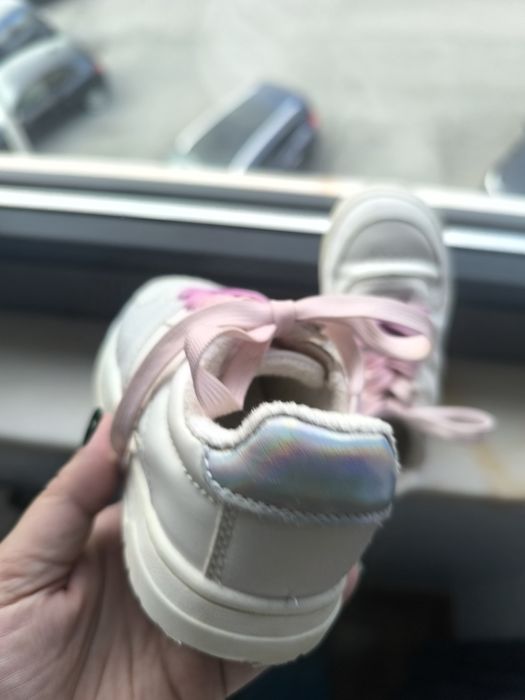 Tênis para menina da Zara tamanho 26