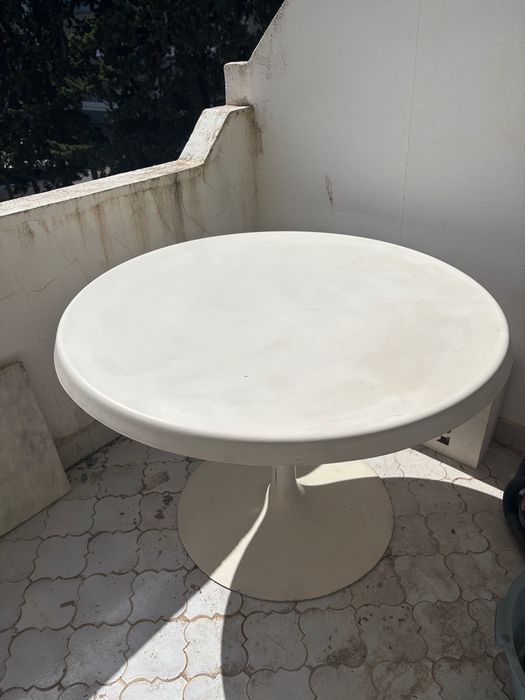 6 cadeiras em fibra de vidro! + mesa grátis!
