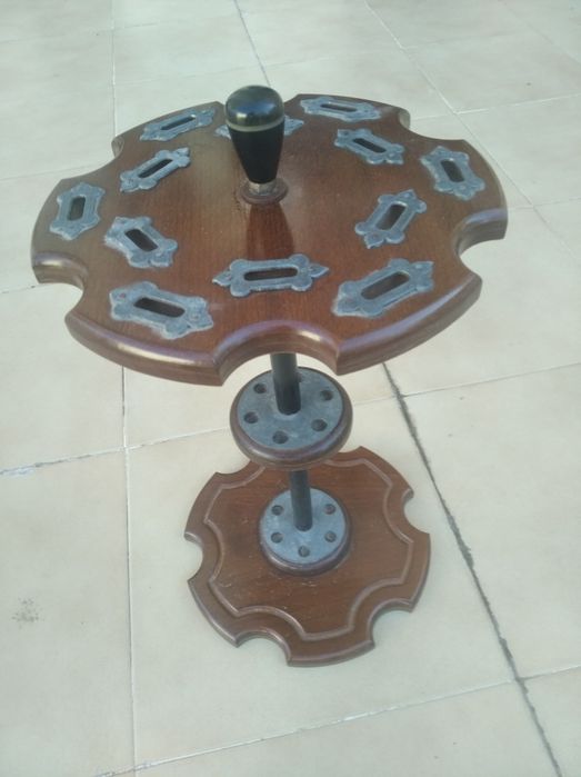 Coleção de Mini Espadas banhadas a prata com suporte de Carvalho