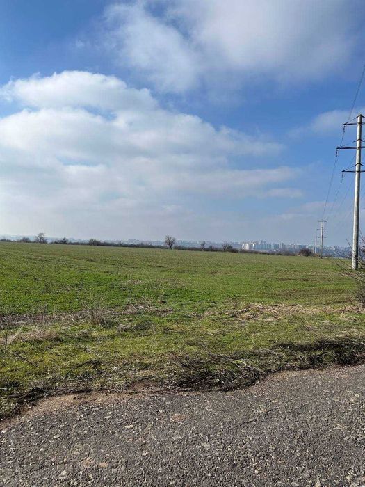 Продам дом с земельным участком 15 соток в  предместье города