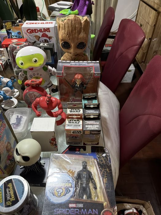 Figuras e brinquedos variados - alguns selados