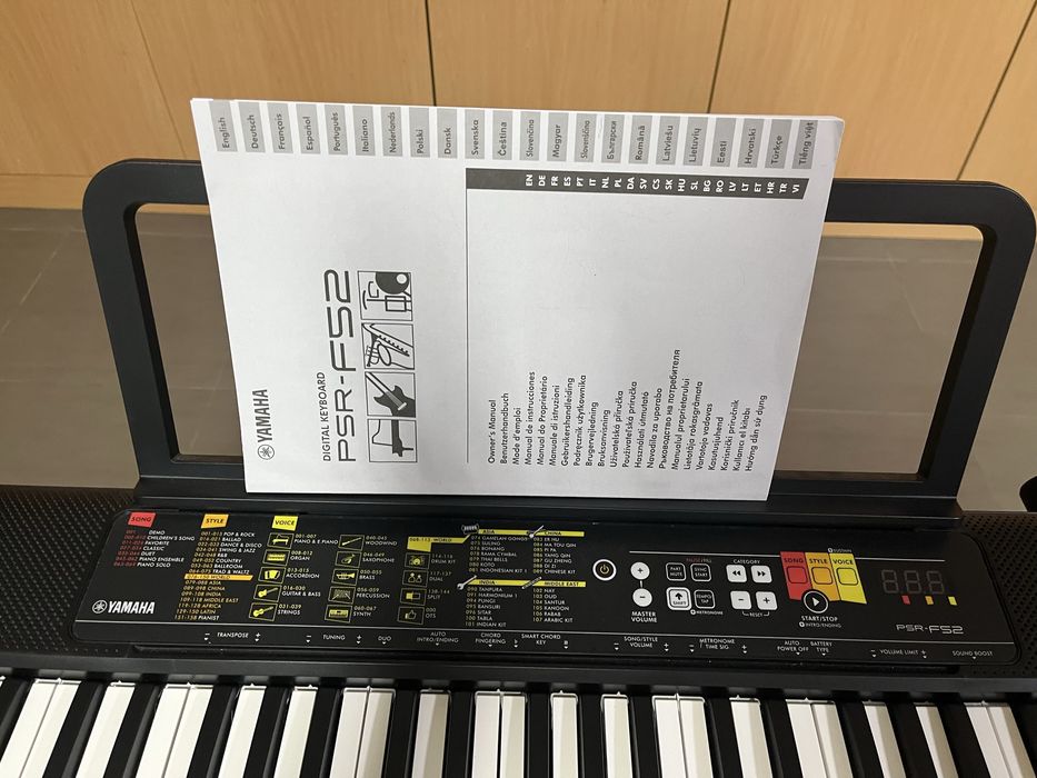 Piano yamaha PSR-F52