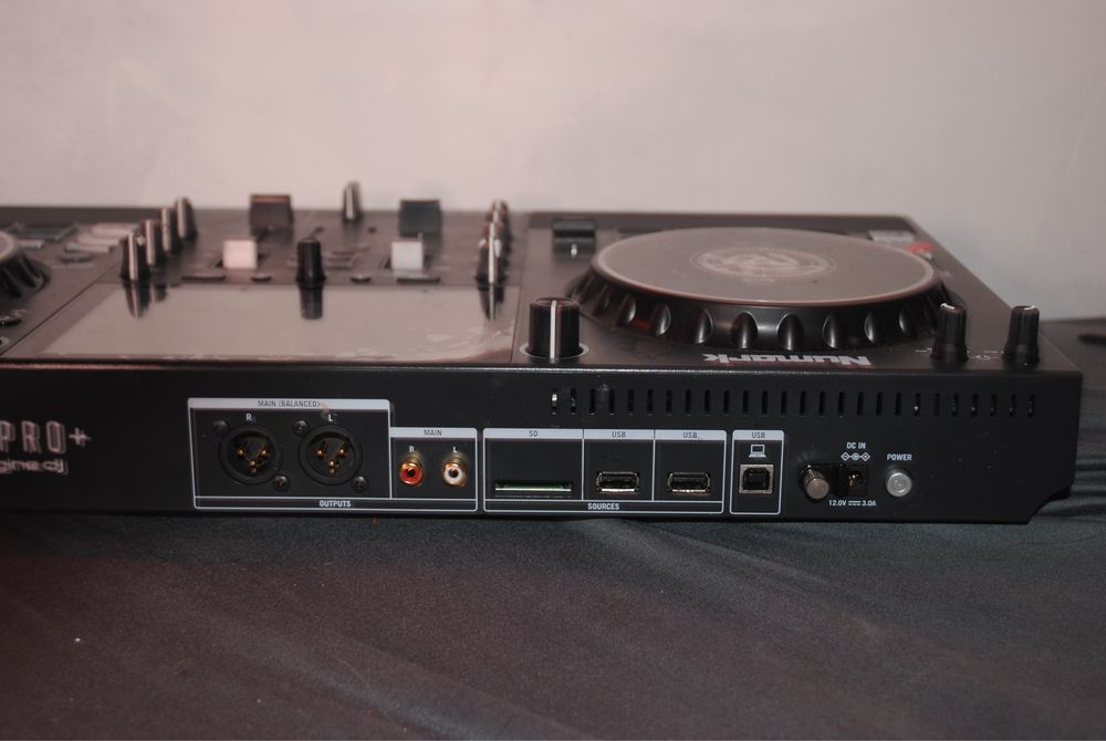 Numark mixstream pro + - excelentes condições (mais mala de transporte à medida)