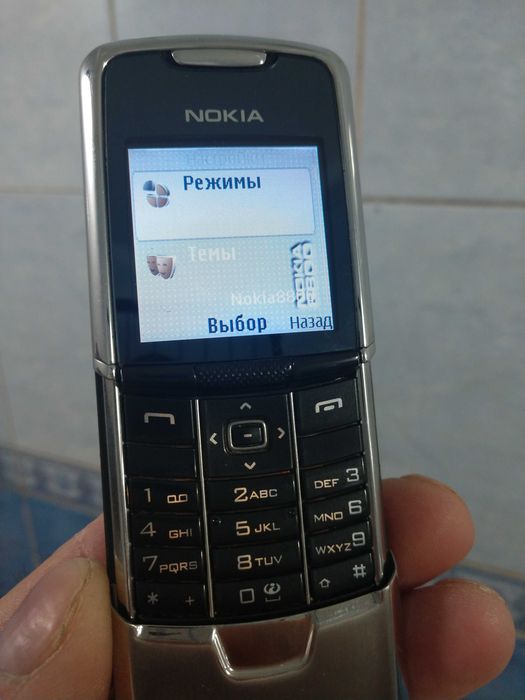 Nokia 8800 classic.