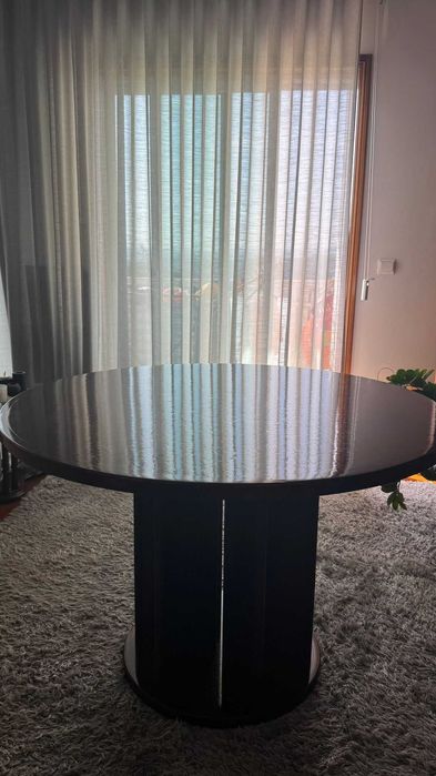 Mesa redonda alto brilho e 4 cadeiras usado