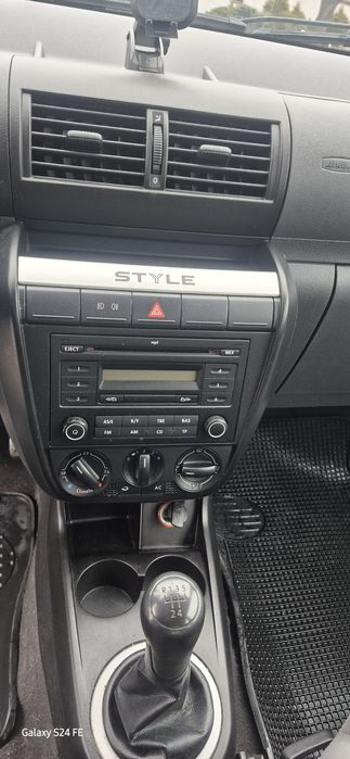 Sprzedam vw fox 2011r