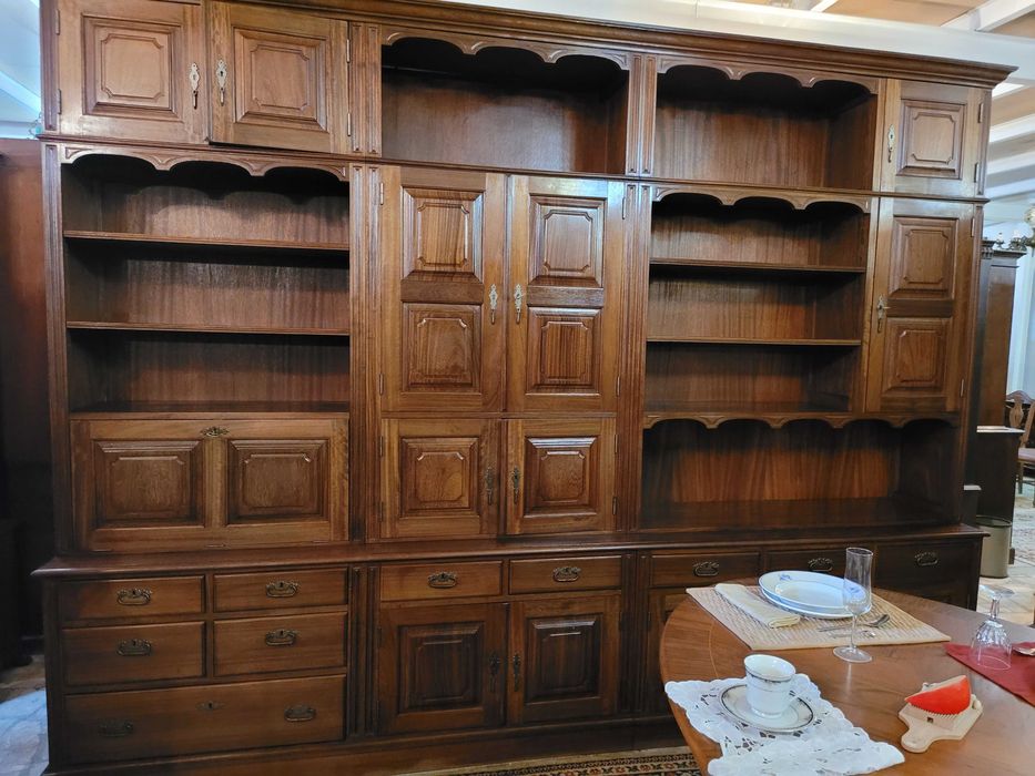 Enormíssimo móvel de sala ou escritório em madeira maciça
