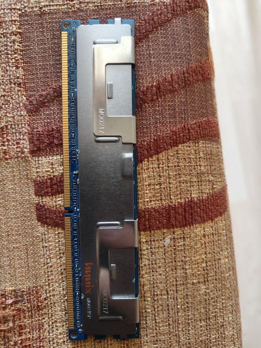 Hynix 8GB DDR3 PC3-10600R серверная