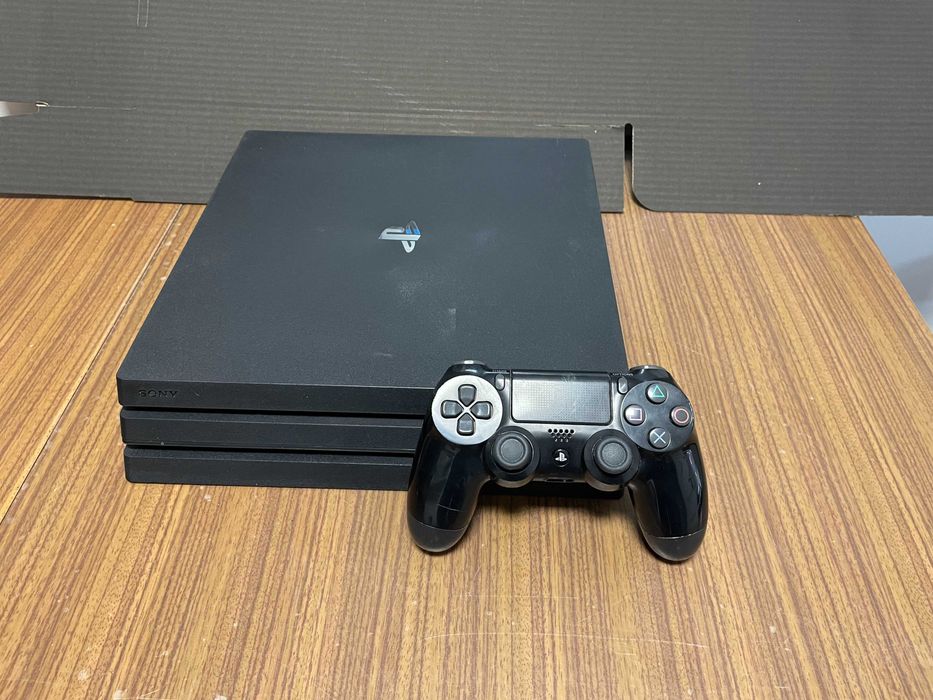 Konsola PS4 PlayStation 4 Pro 1TB + pad - Uszkodzona