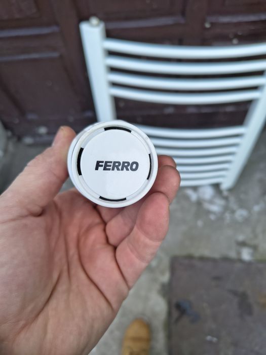 Grzejnik łazienkowy z termostatem Ferro