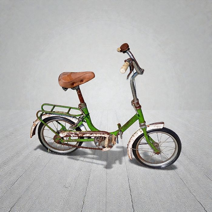 Bicicleta antiga de criança.