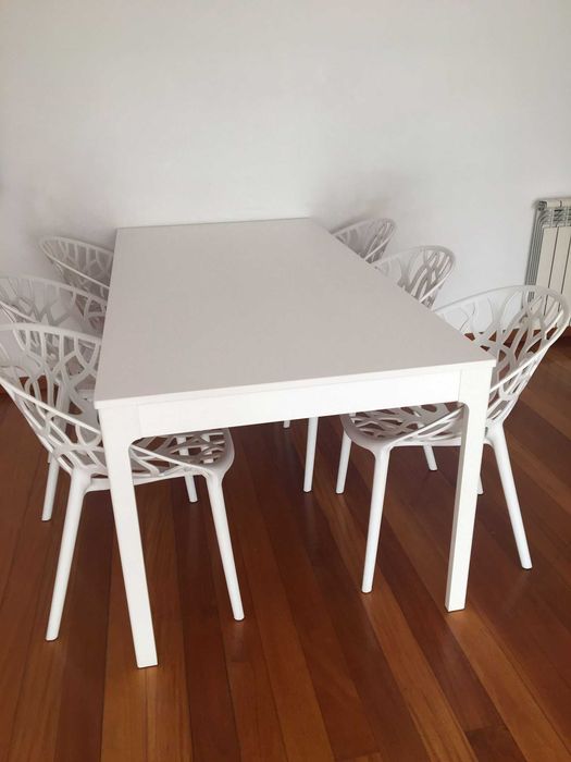 Mesa extensível da IKEA 1,80m com 6 cadeiras SKLUM
