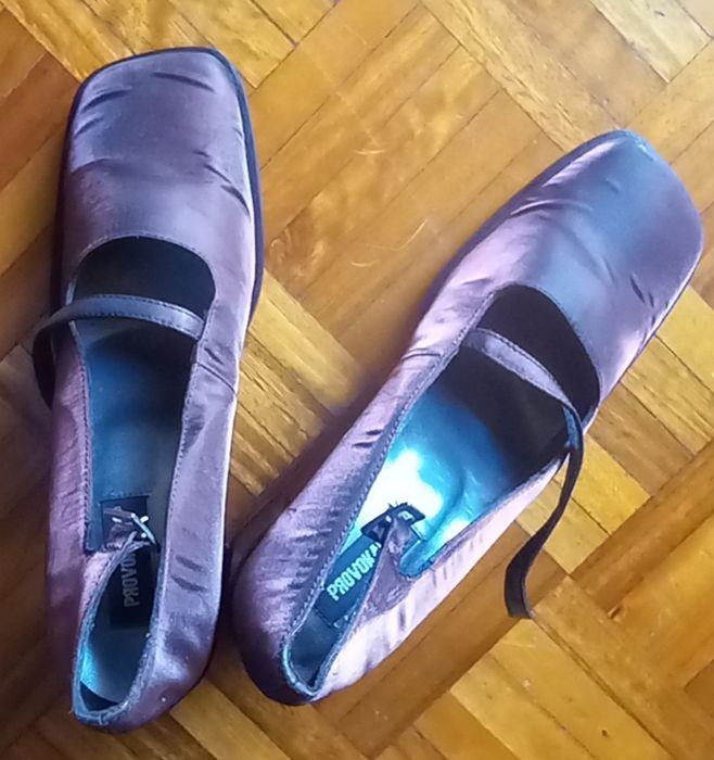 Sapatos clássicos quase de graça.