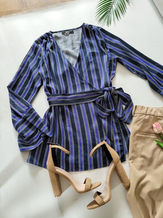 Elegancka kopertowa bluzka damska satynowa w pasy wiązana Bik Bok
