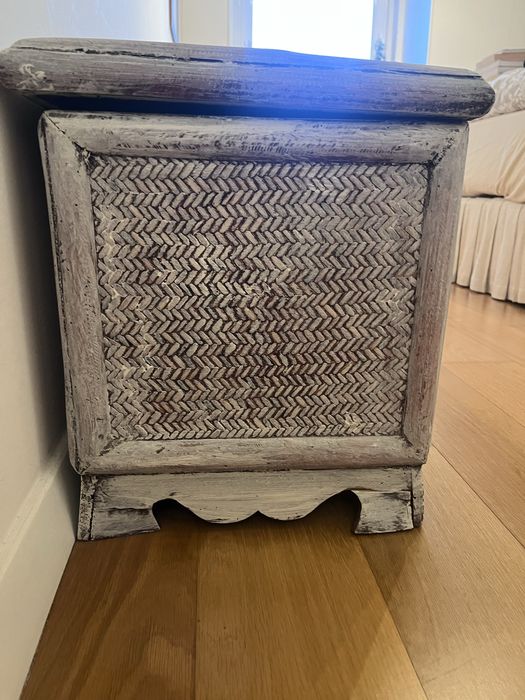 Quarto completo: cómoda, 2 mesas cabeceira e arca. Estilo rústico