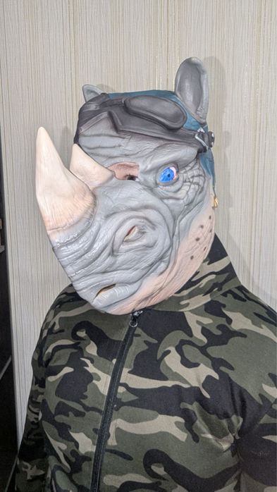 Маска шолом носорога