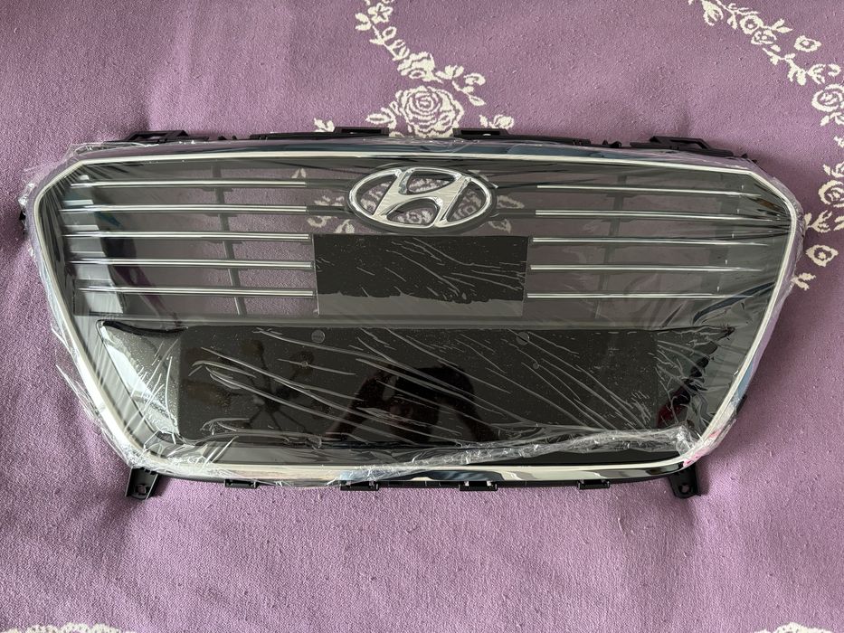 Решетка радиатора Hyundai Sonata Hybrid LF (дистроник) 86350-e6400