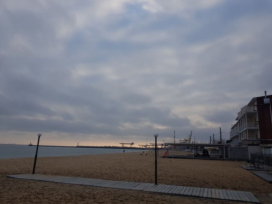 Продам фасадну ділянку біля моря 10 соток ділима