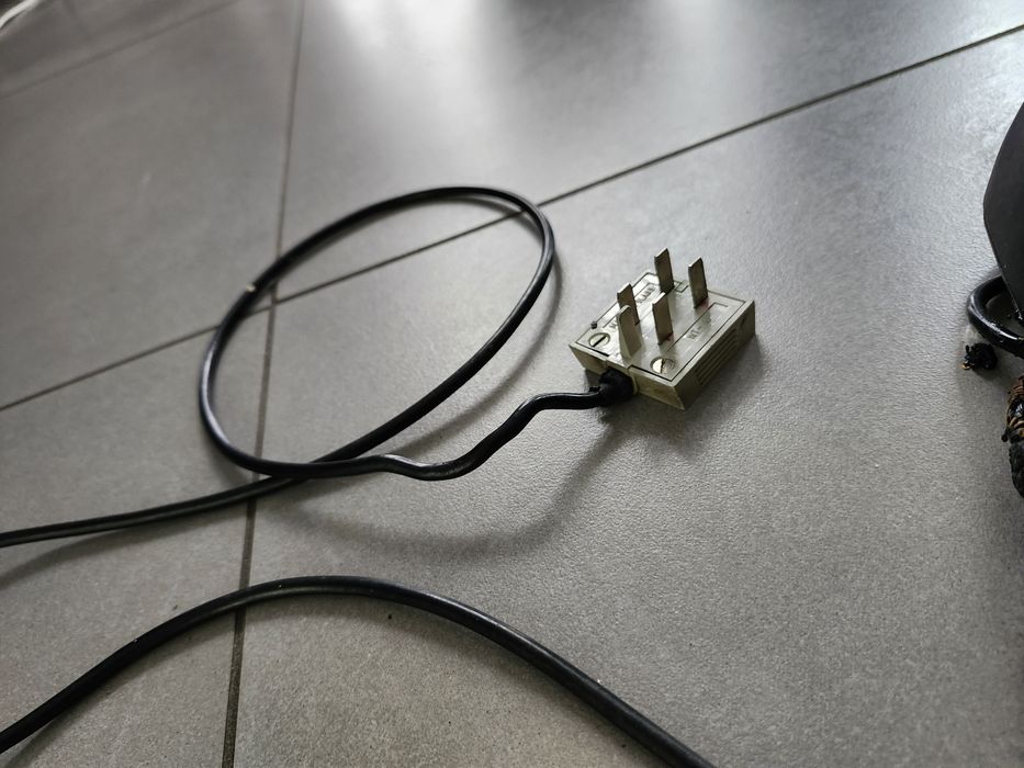 Czarny telefon stacjonarny tarczowy z czasów PRL RWT