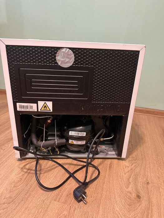 Однокамерний холодильник Ardesto DFM-50W