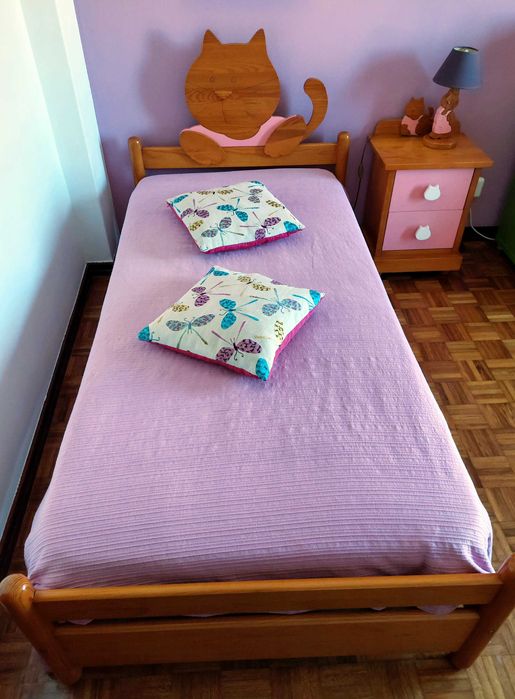 Quarto completo de menina de pinho maciço em excelentes condições