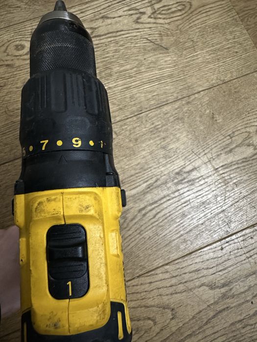 Шуруповерт Dewalt DCD778