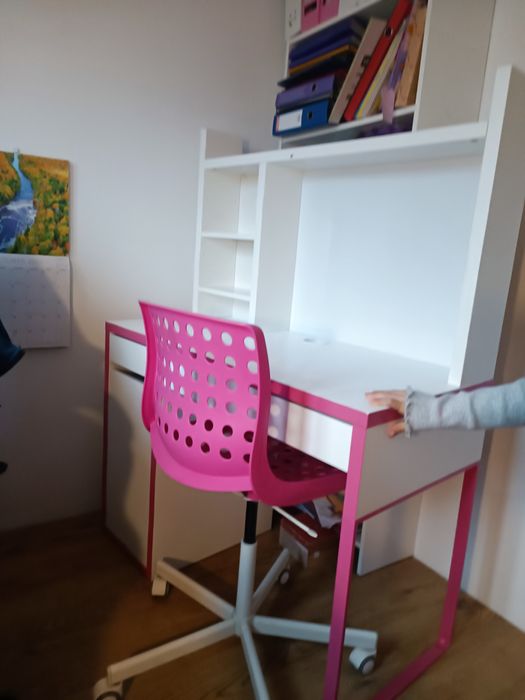 Biurko dla dziewczynki z IKEA z krzesłem