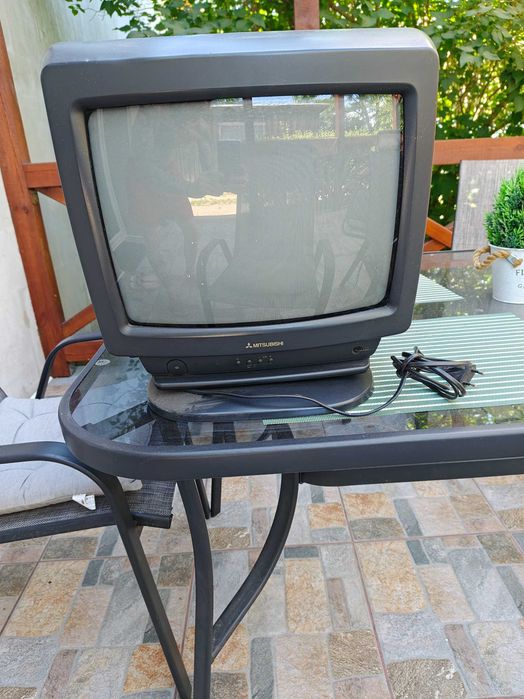 Stary telewizor Mitsubishi sprawny retro