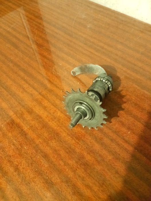 Велобагажники та інші запчастини.