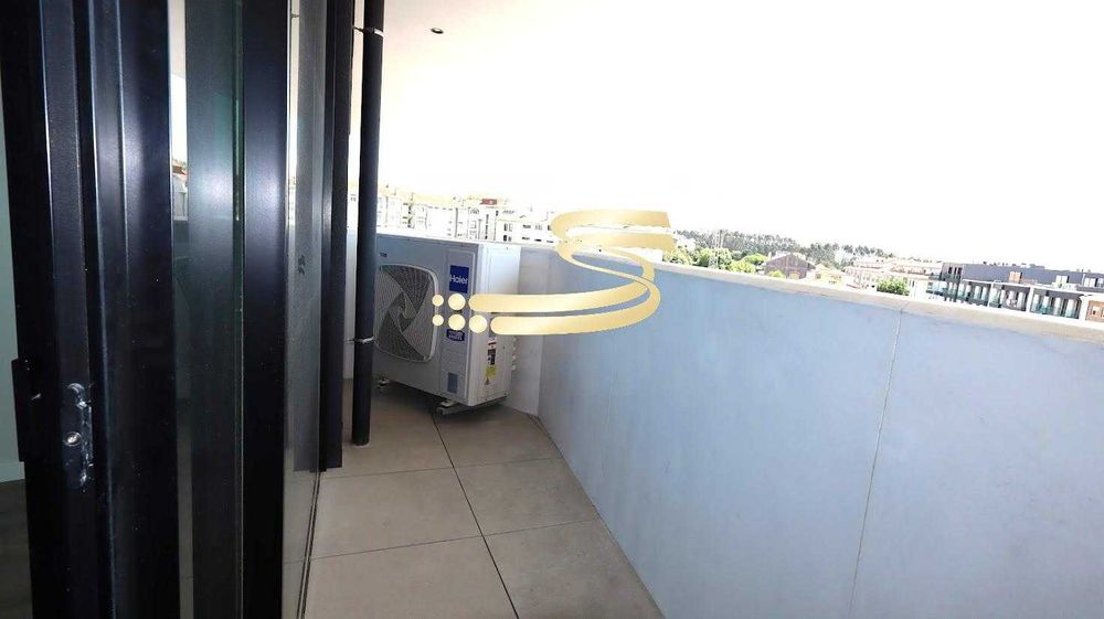 T4 de Prestígio em Espinho com Excelentes Acabamentos e Terraço