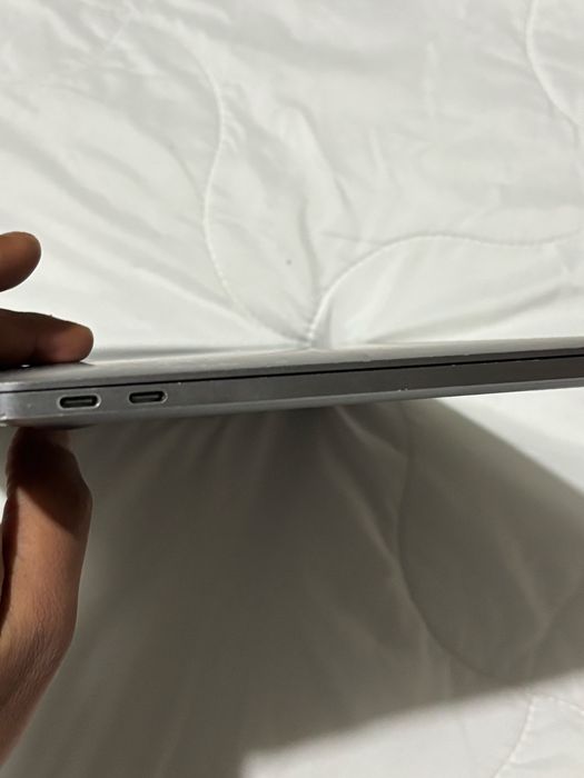 Macbook Pro 2017446616600744437764