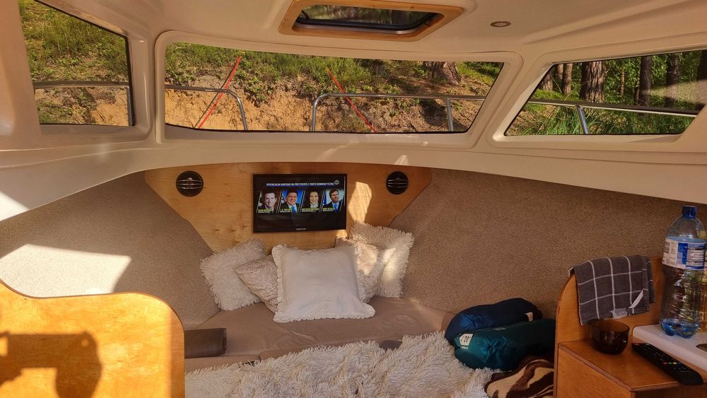 Łódź motorowa kabinowa