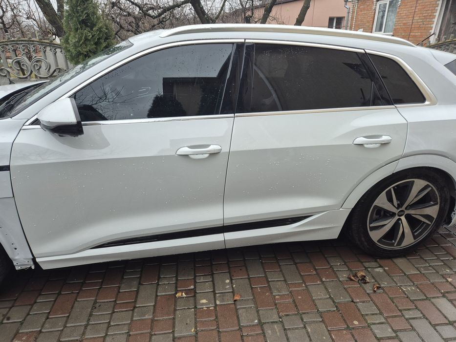Двері Ауди Q8etron