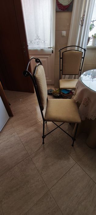 Conjunto mesa redonda + 4 cadeiras estilo medieval / ferro trabalhado