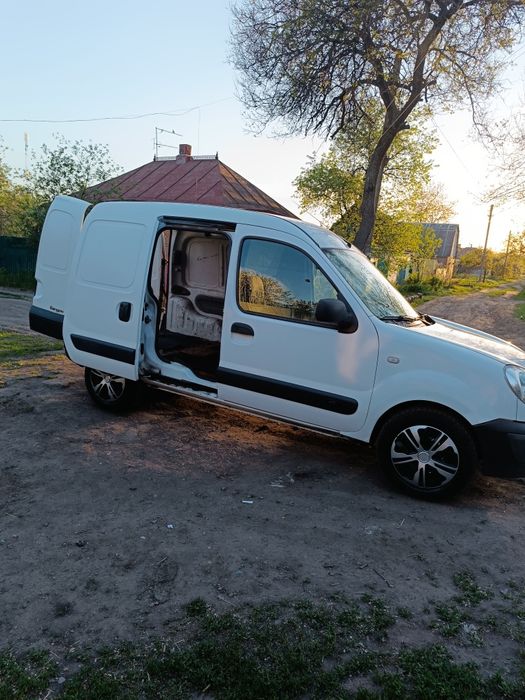Продам renault kenwoo 2008 год дизель 1.5 k9k
