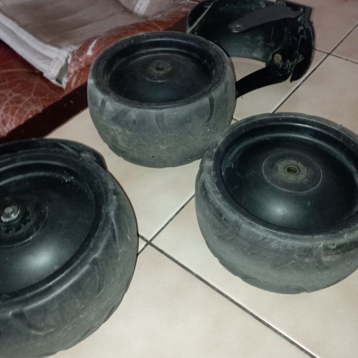 Продам колеса до імпортних візків дитячих.